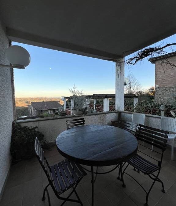 POGGIARELLO LA RIPA CON GIARDINO E GARAGE